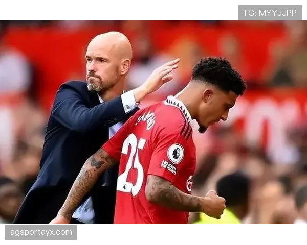 曼联防线失误频繁,防守稳定性问题持续显现 曼联防线失误频繁,防守稳定性问题持续显现