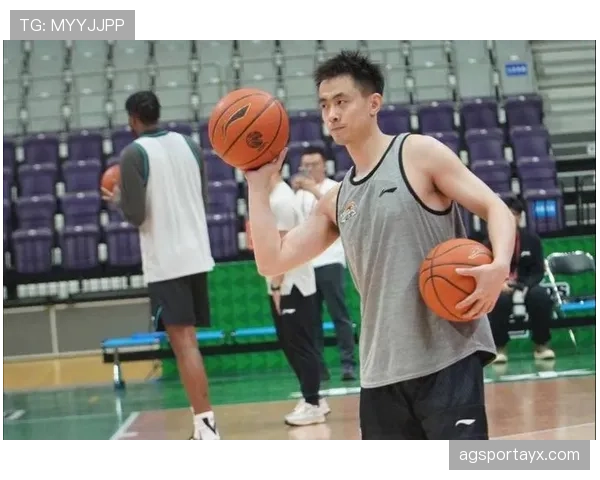 赵继伟场上像老师，场下拎菜回家像邻居大哥，这反差谁受得了